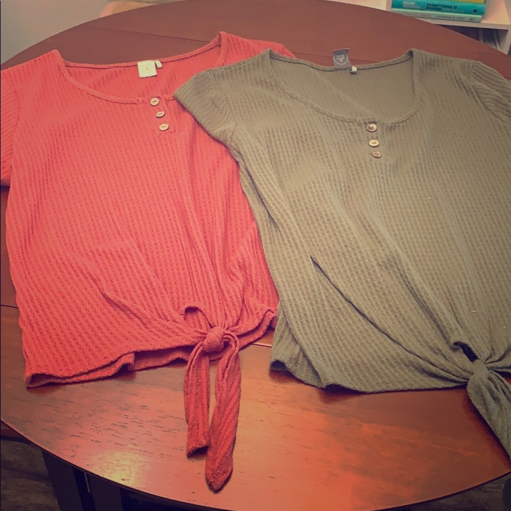 2 short sleeve shirts